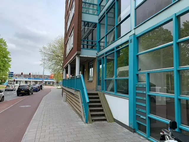 Image 2 of 25