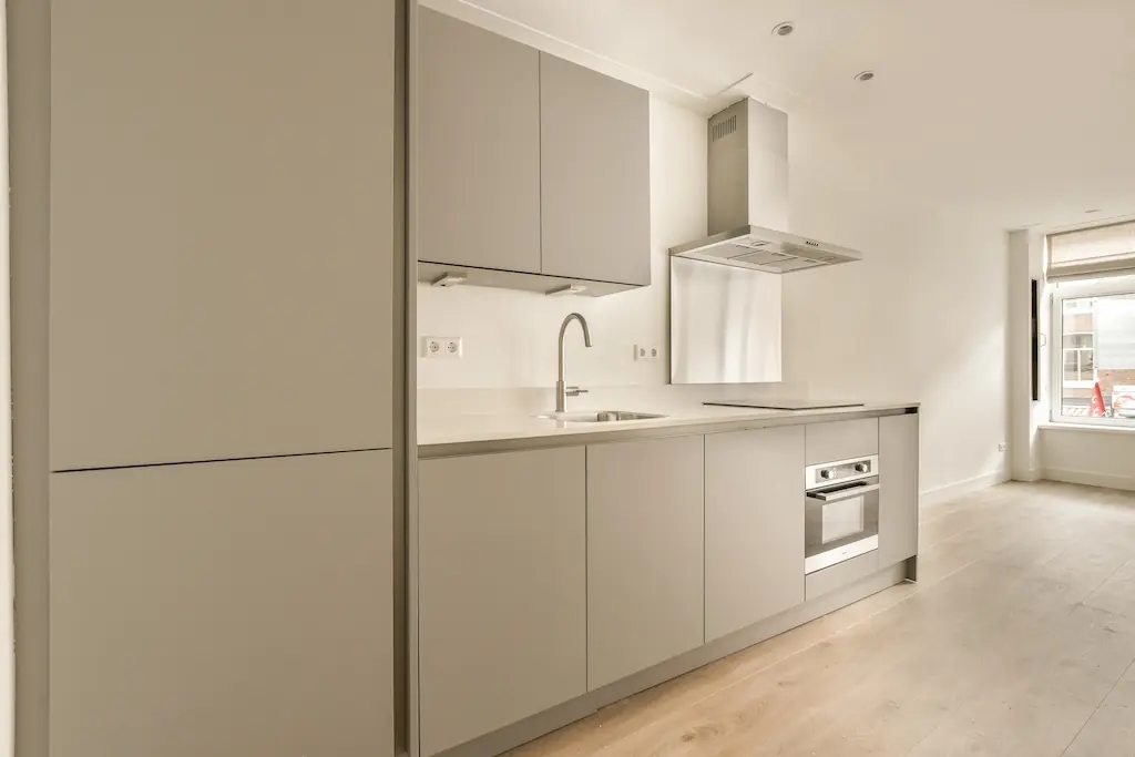 Image 4 of 16