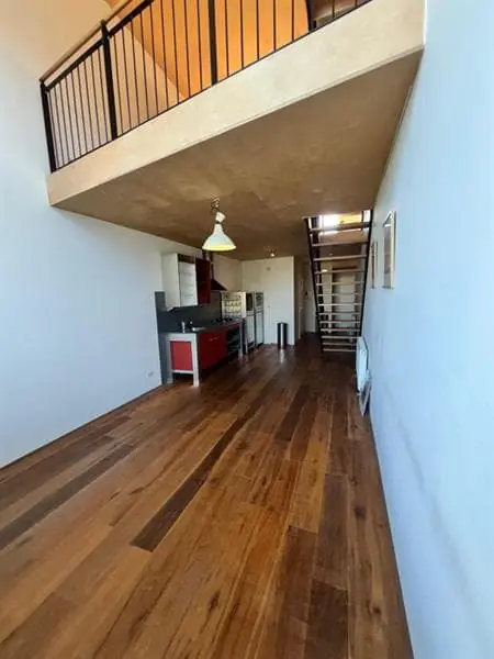 Image 3 of 7