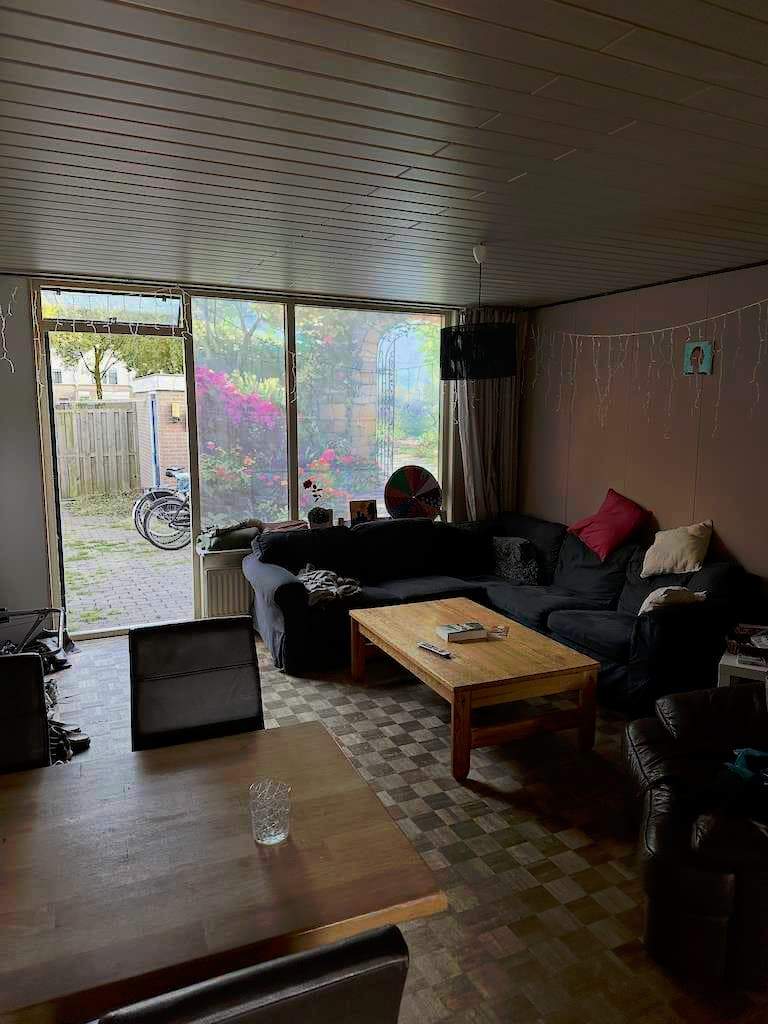 Image 3 of 6
