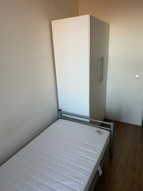Image 2 of 10