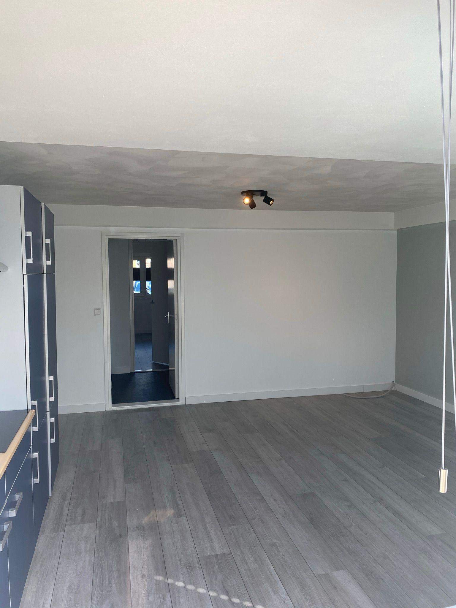 Image 3 of 10
