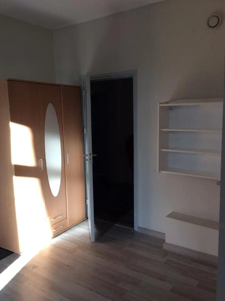 Image 3 of 8