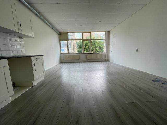 Image 2 of 7