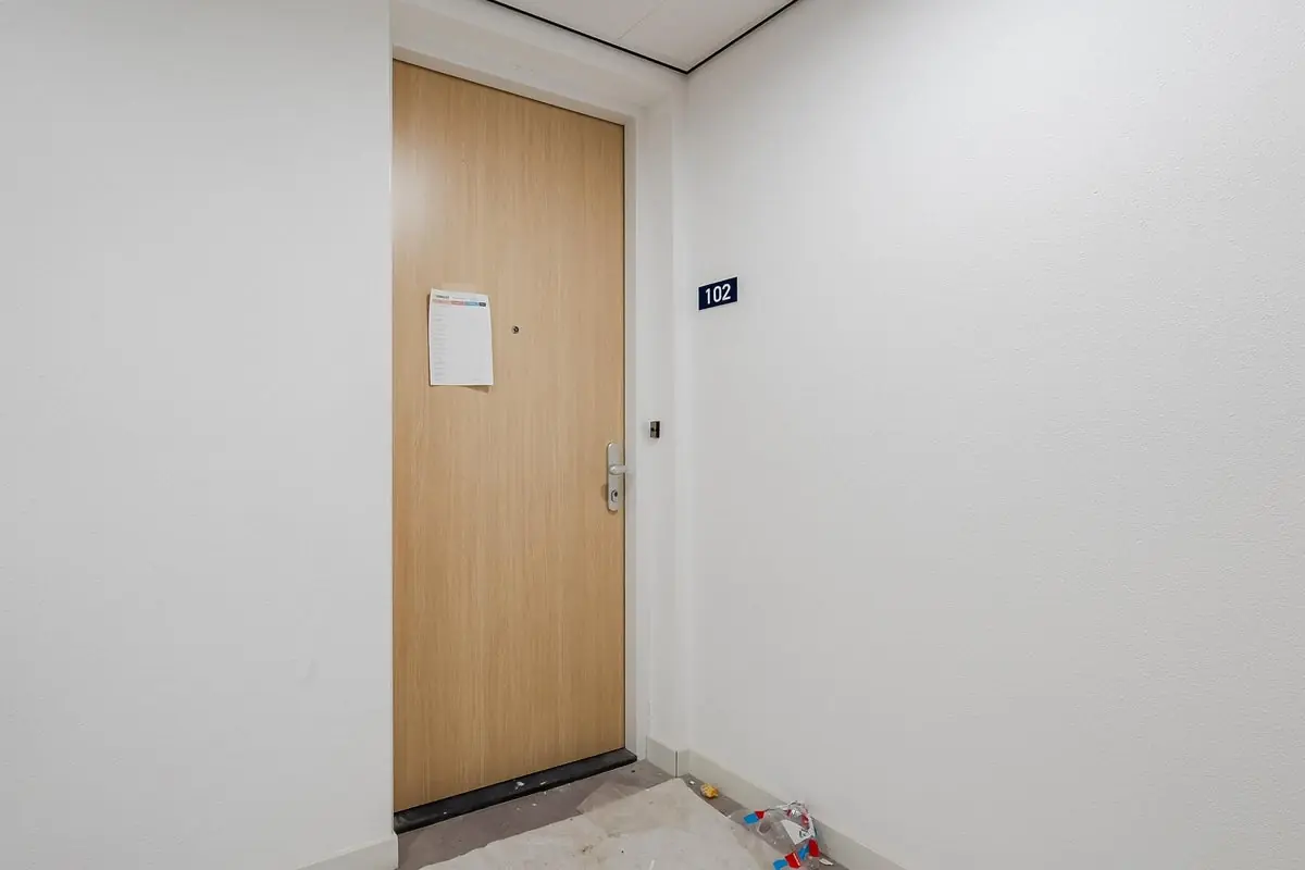 Image 3 of 24