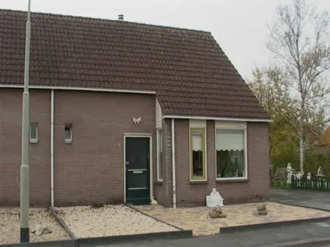 Corner House Burgemeester van Weringstraat, Oude Pekela - For Rent