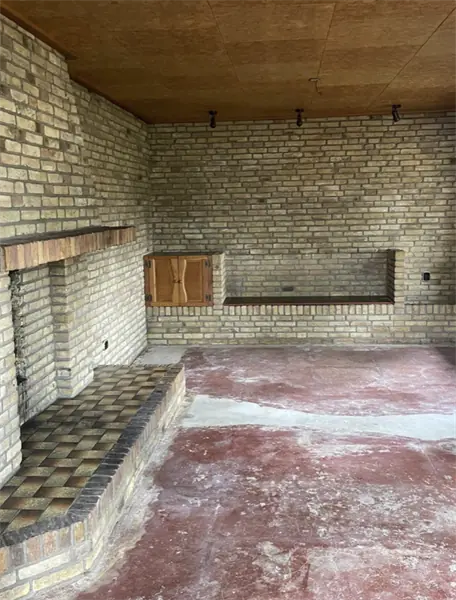 Image 4 of 7