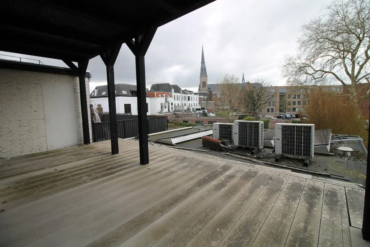 Image 17 of 20