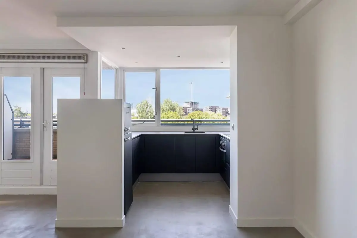 Image 11 of 27
