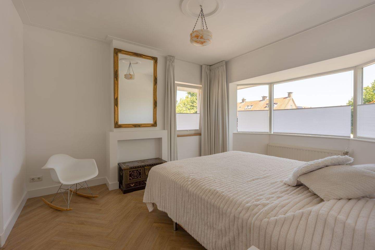 Image 4 of 53