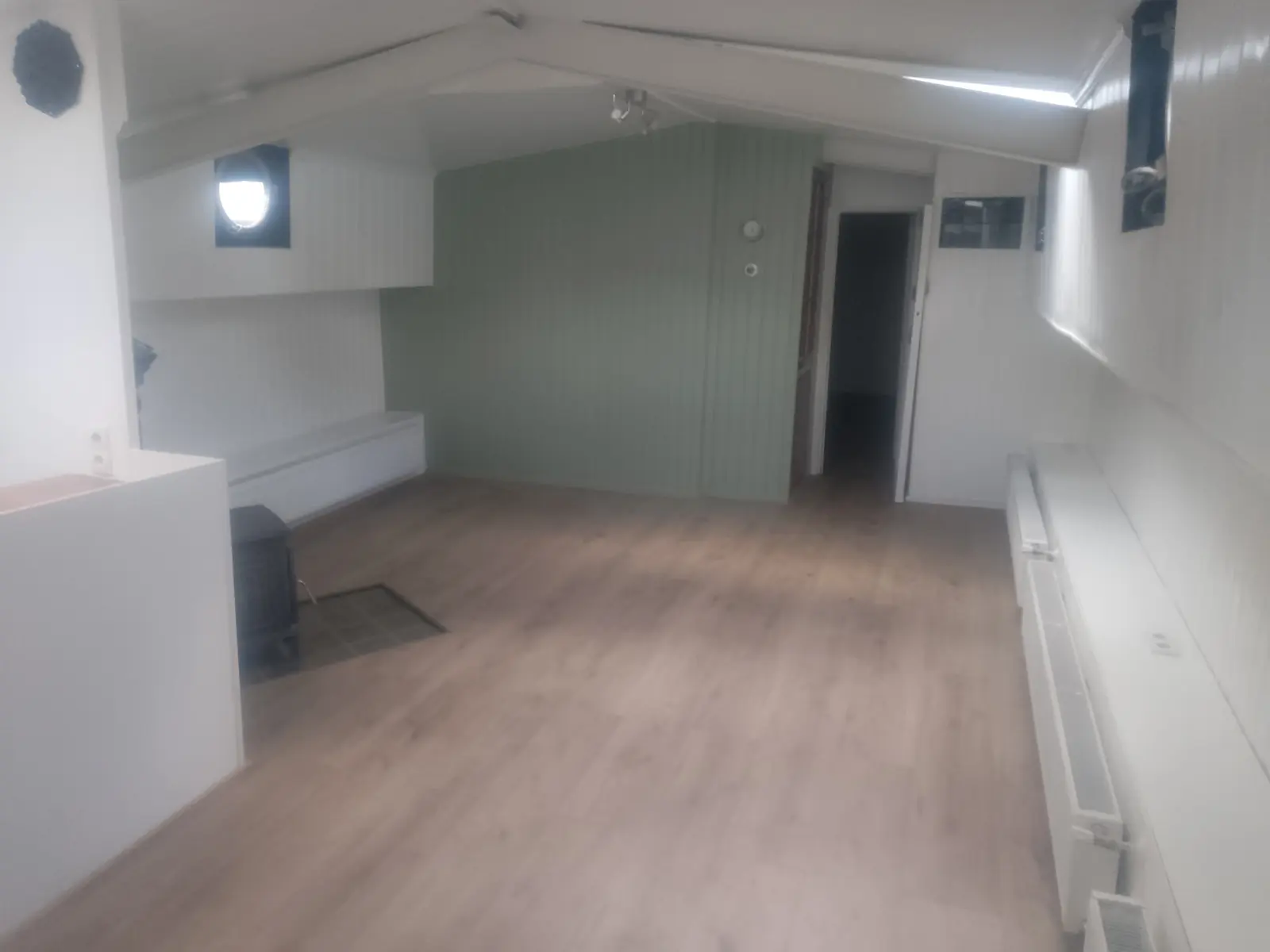 Image 1 of 7