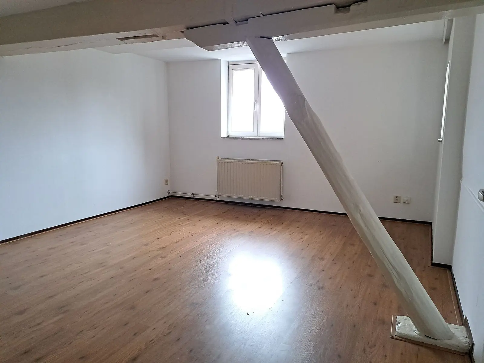 Image 4 of 8