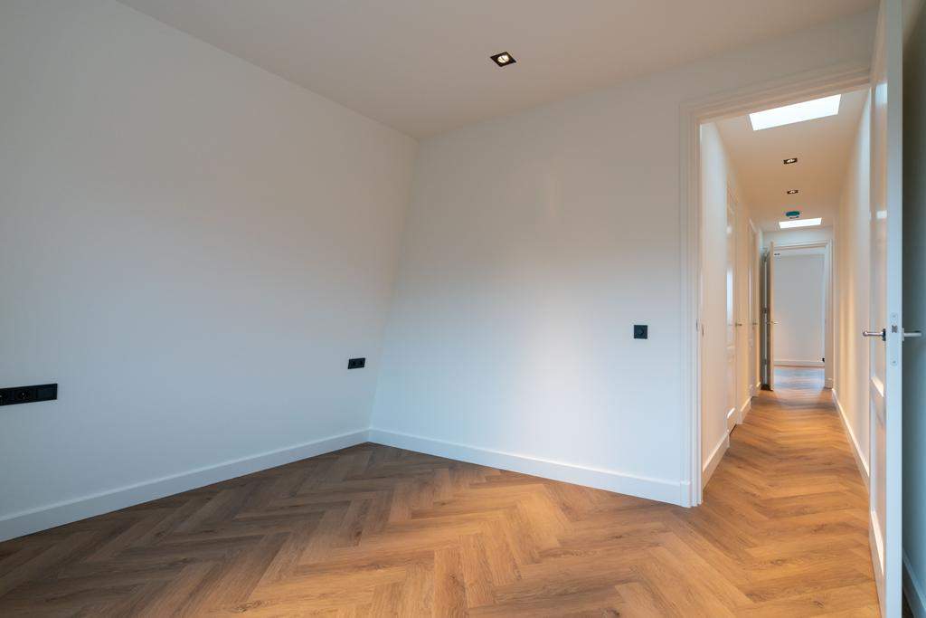 Image 25 of 27