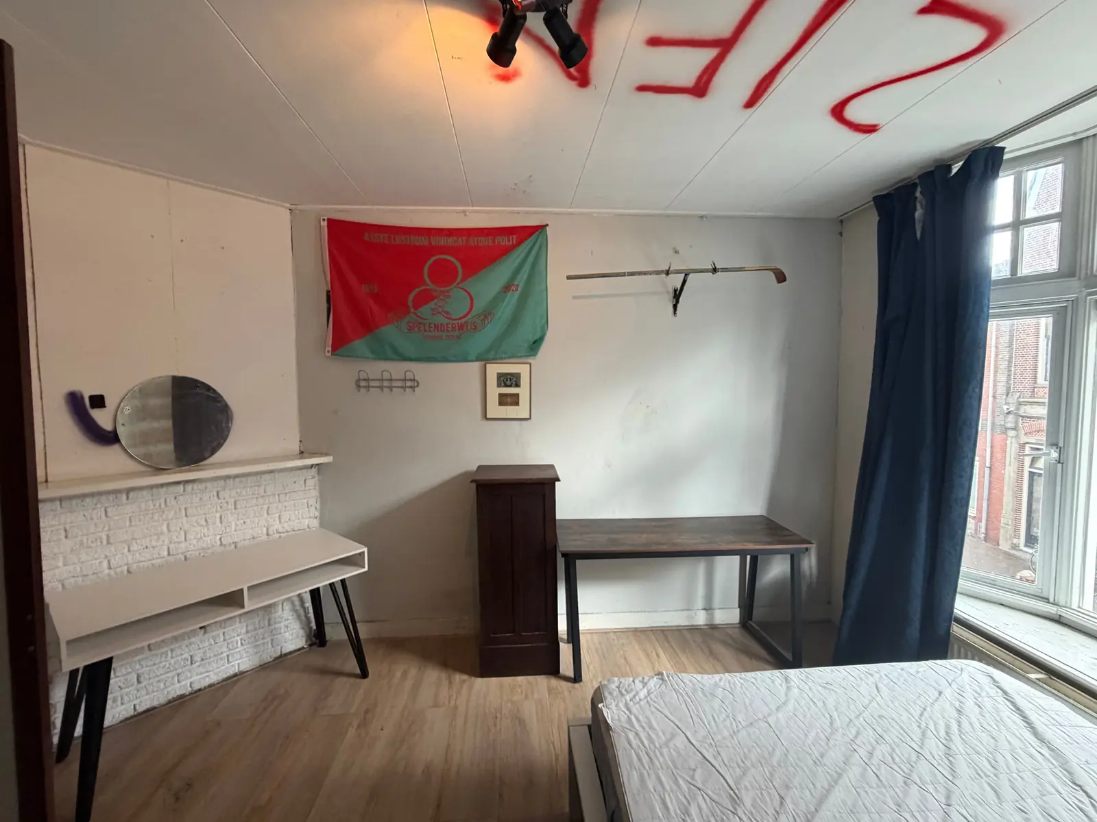 Image 4 of 4