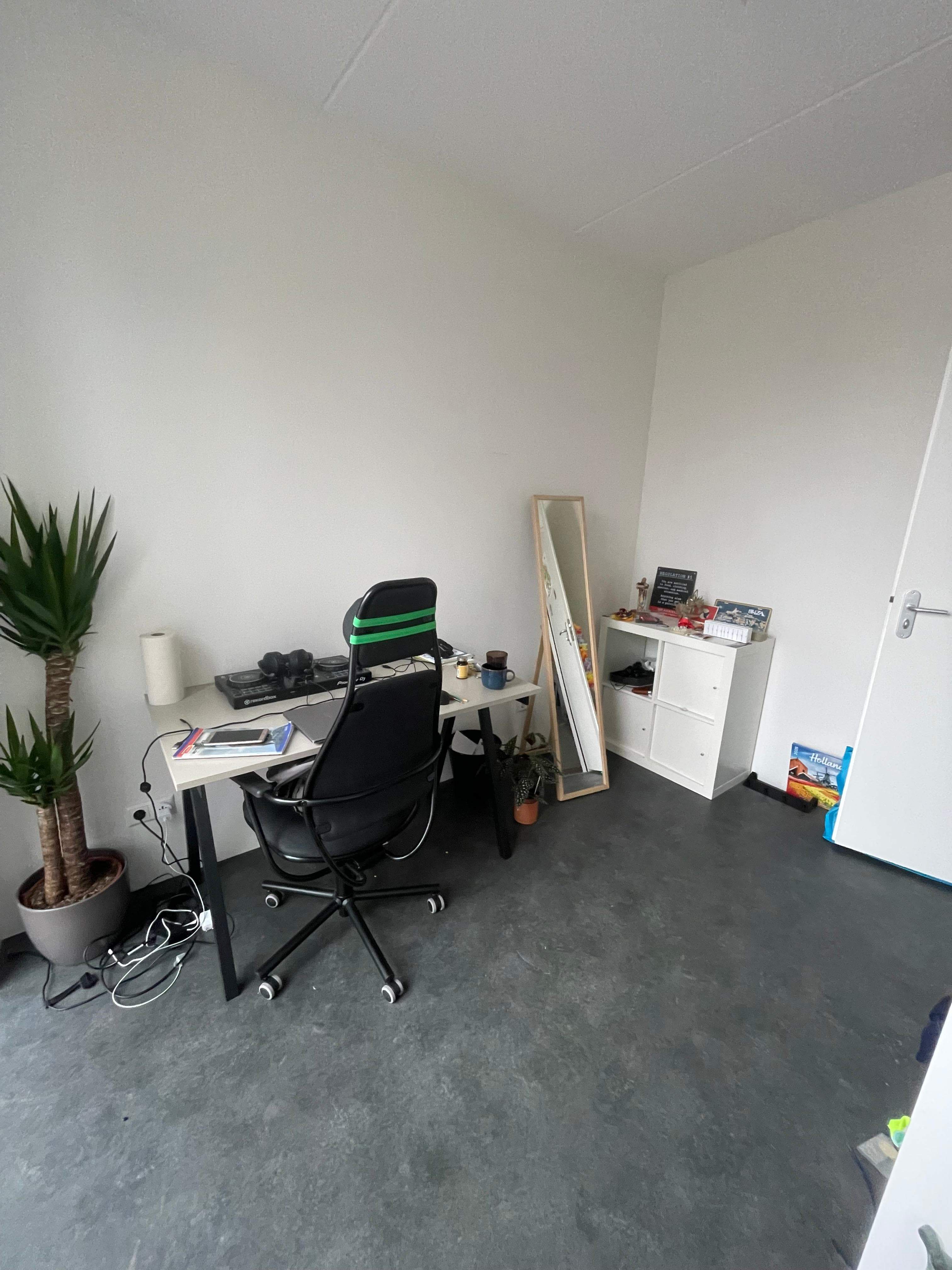 Image 9 of 9