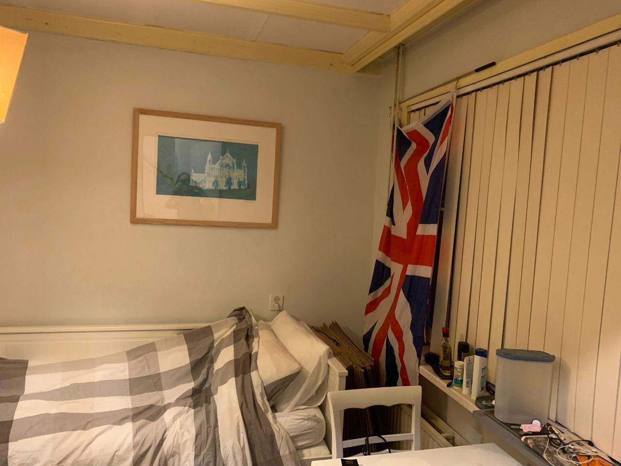 Image 2 of 10