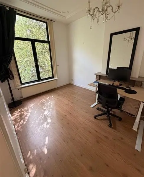 Image 3 of 10