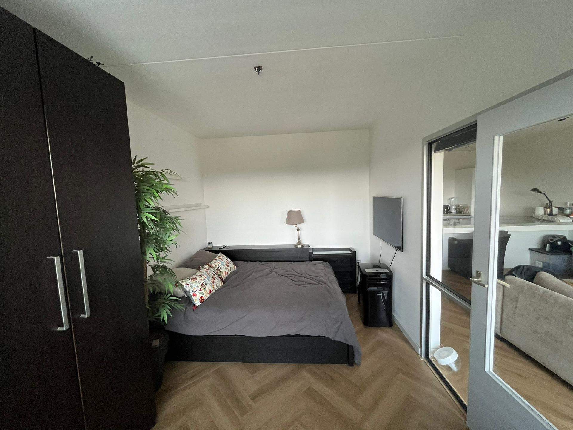 Image 2 of 9