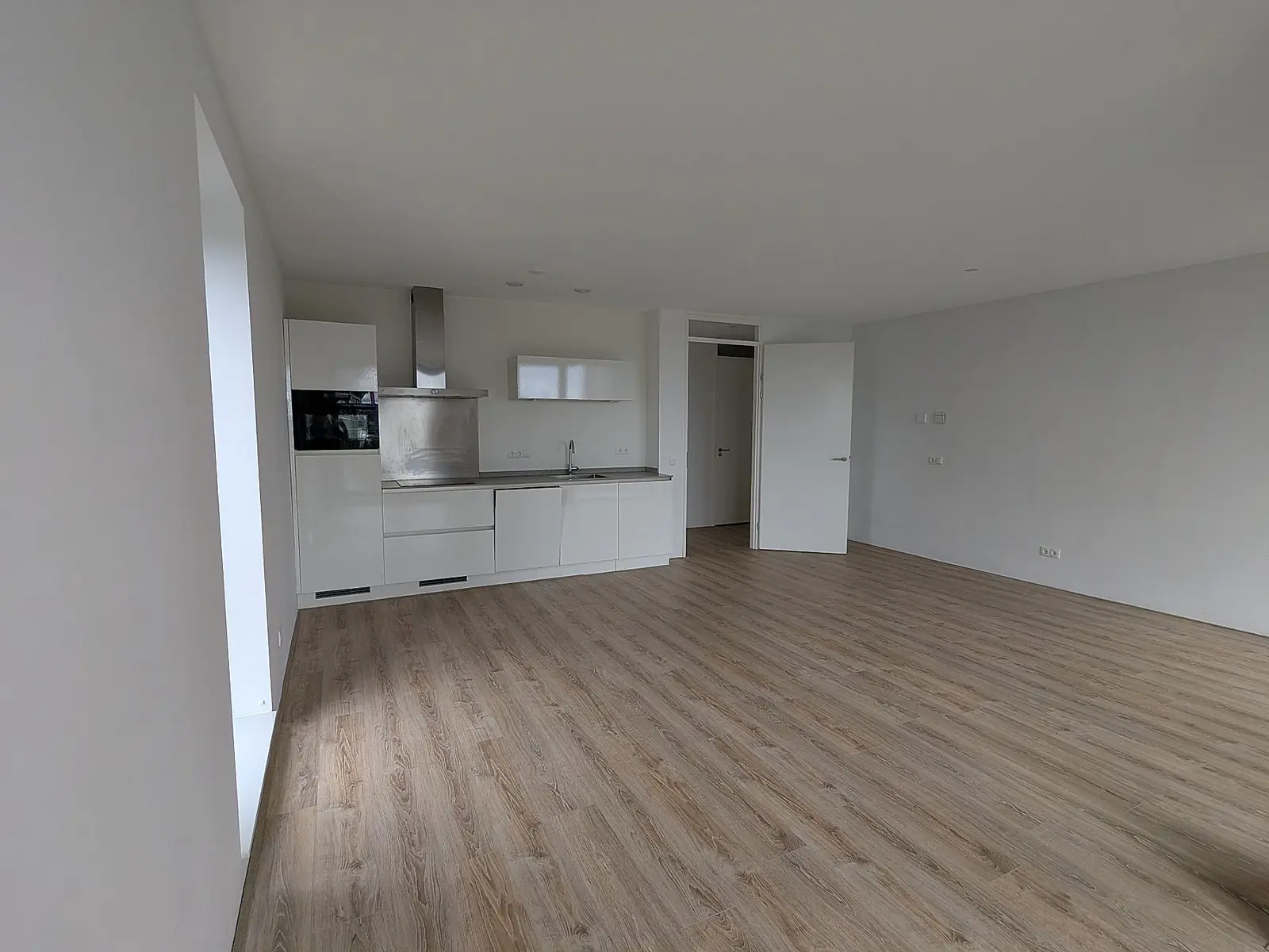 Image 4 of 8