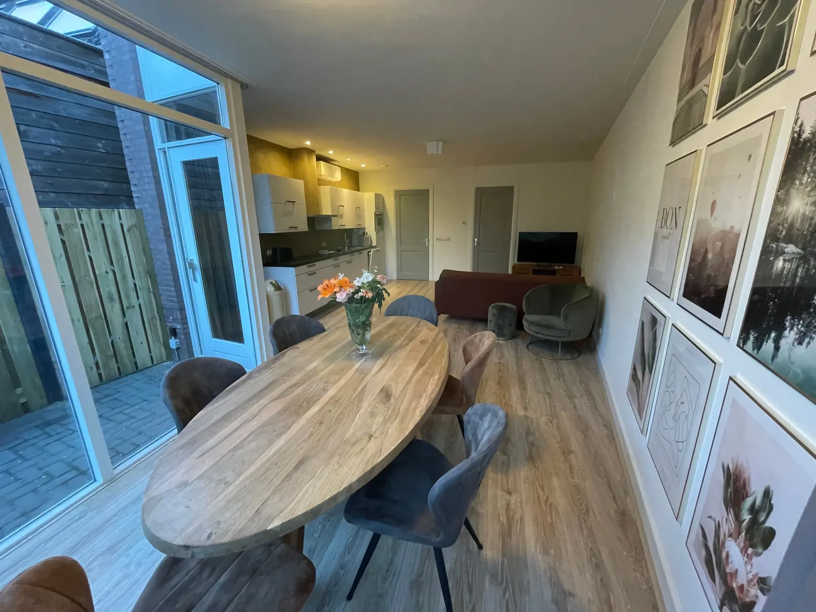 Image 2 of 10