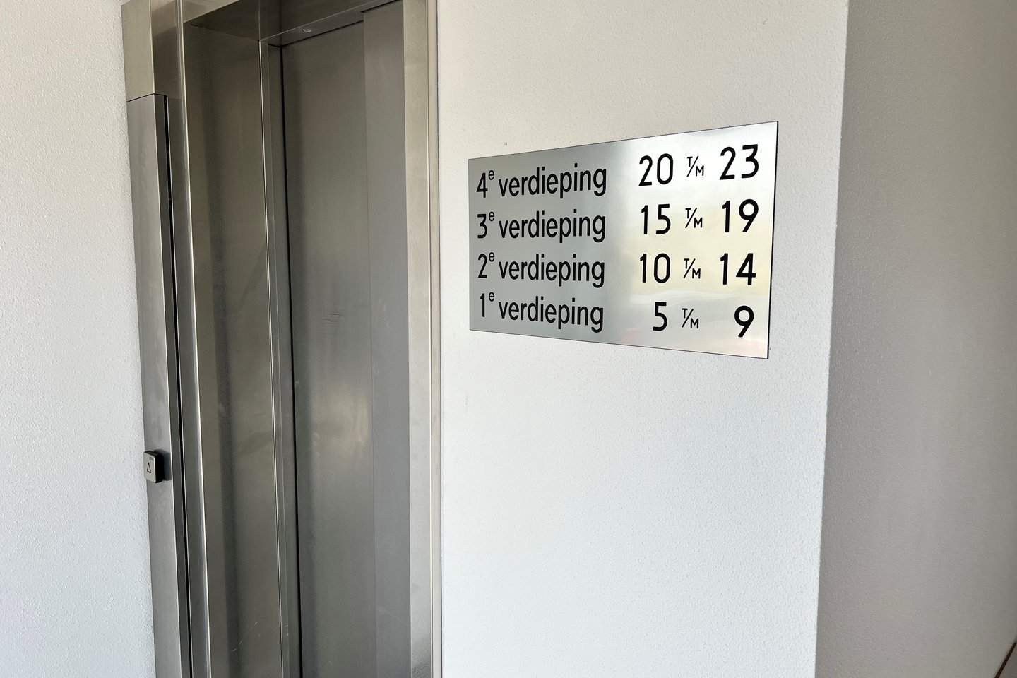 Bild 2 von 12