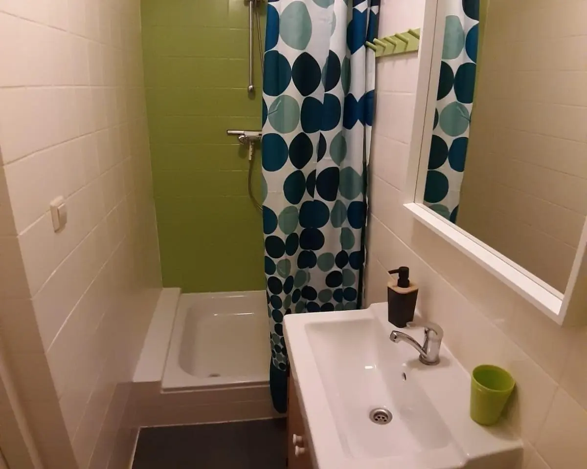 Image 4 of 5