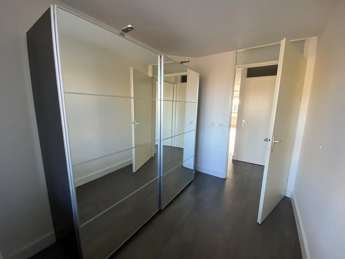 Image 15 of 25