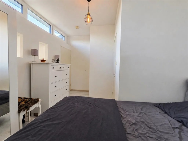 Image 2 of 10