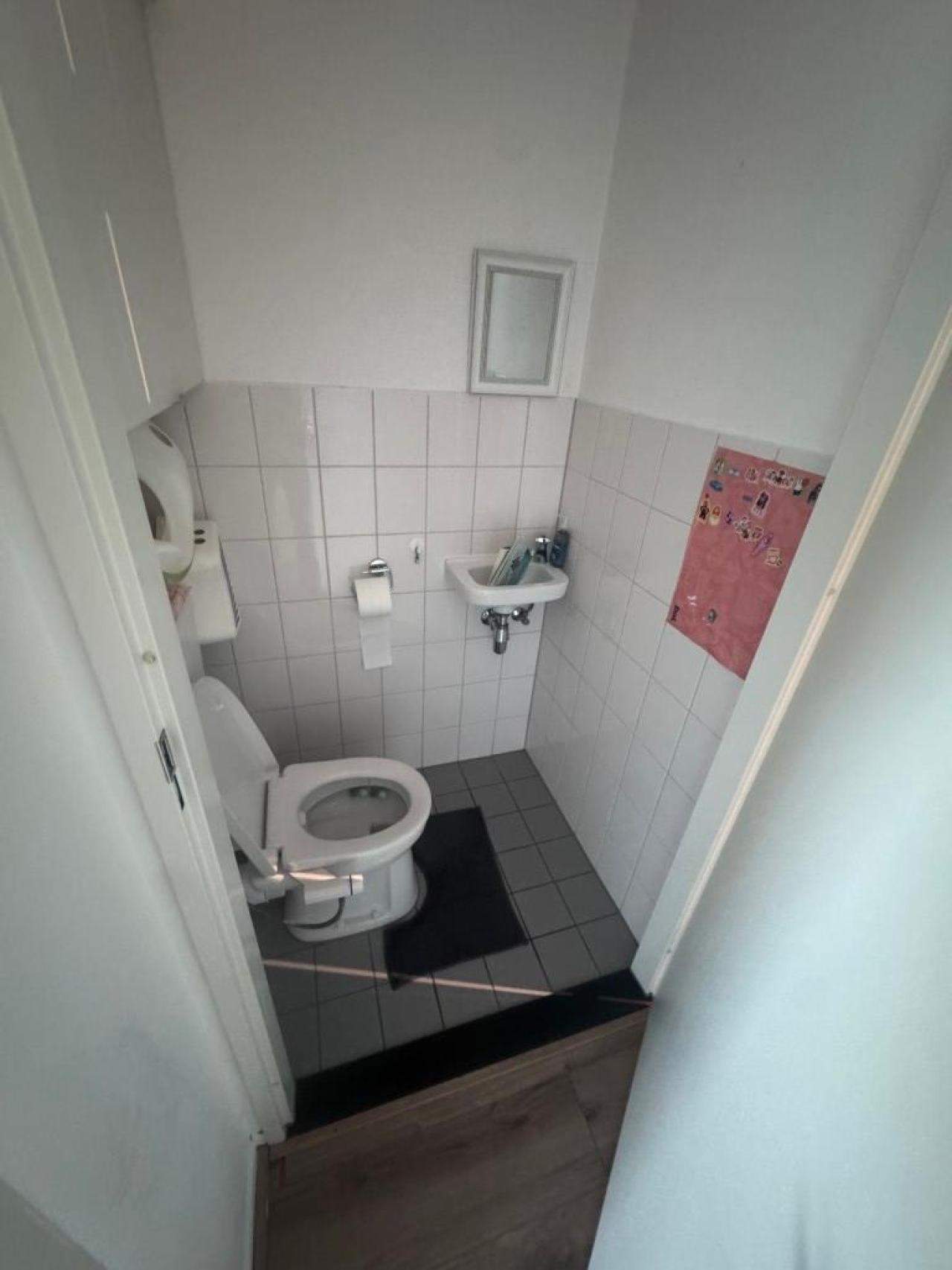 Image 2 of 9