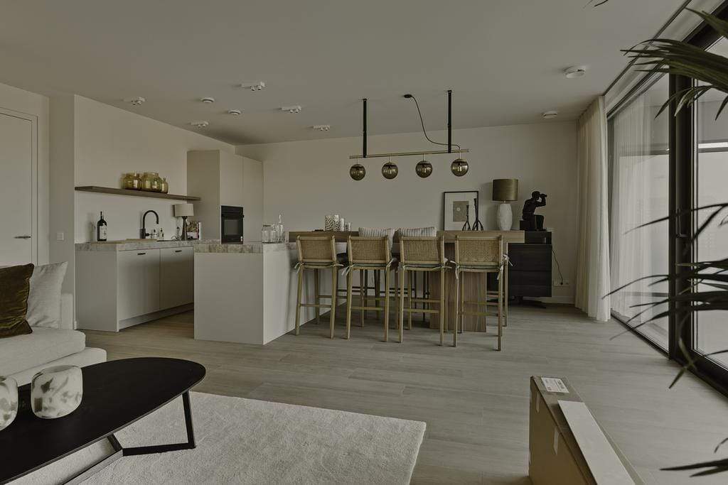 Image 2 of 31