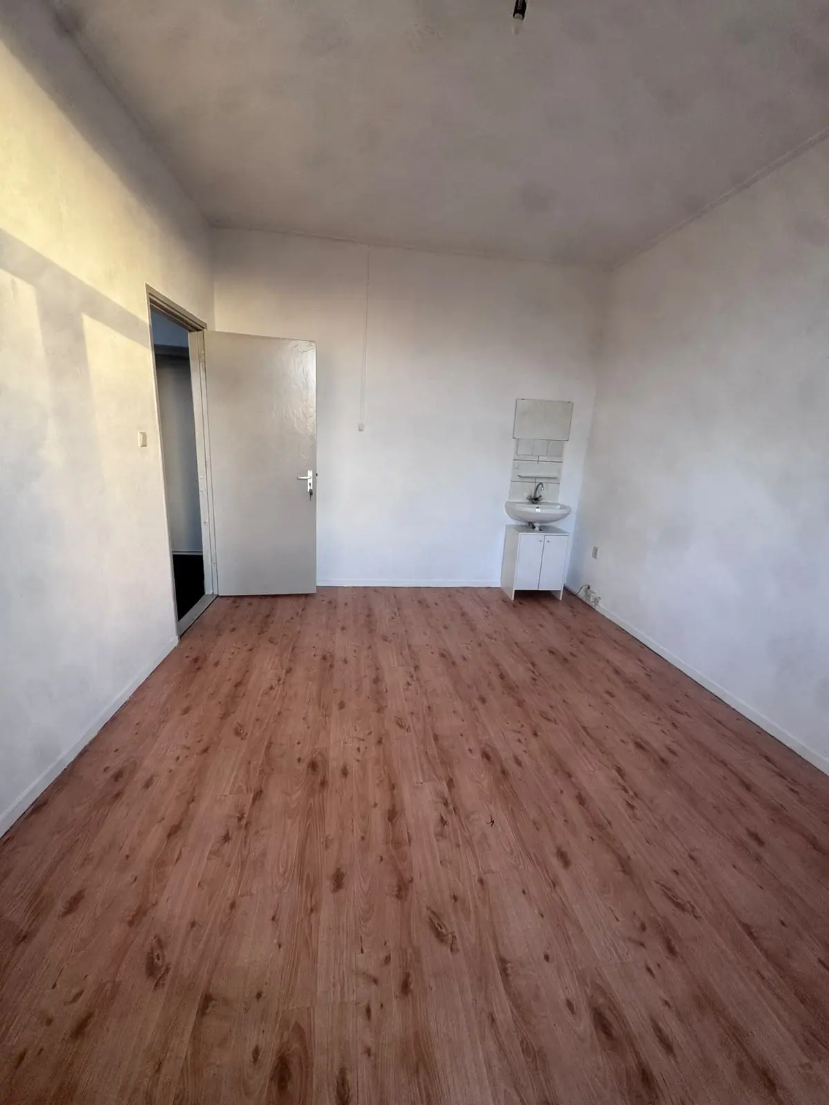 Image 4 of 4