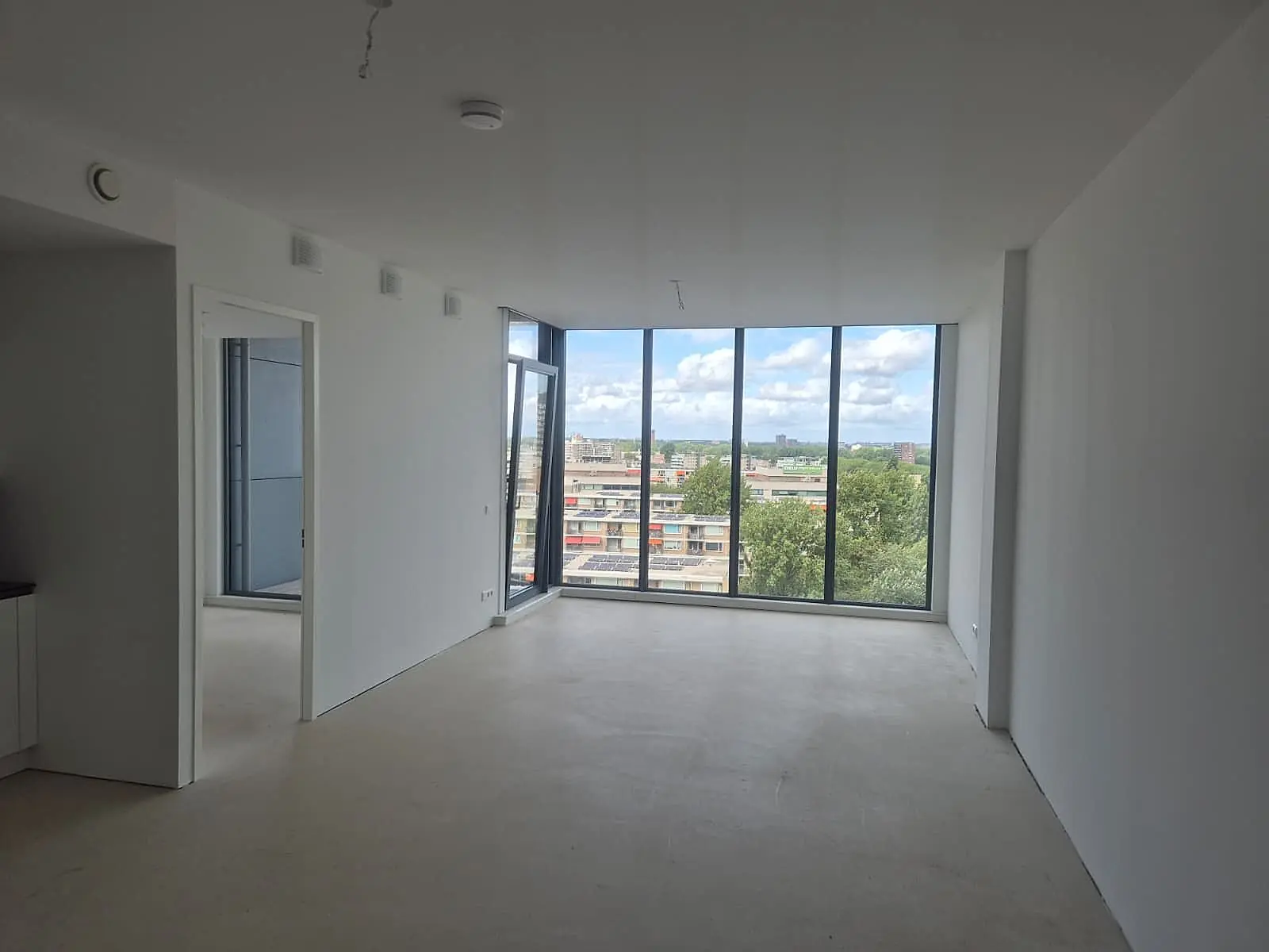 Image 2 of 8