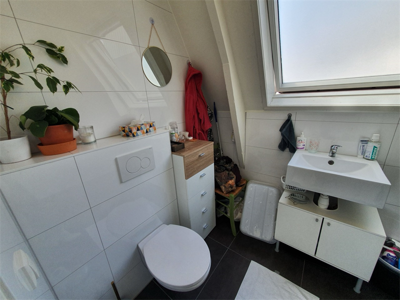 Image 2 of 9