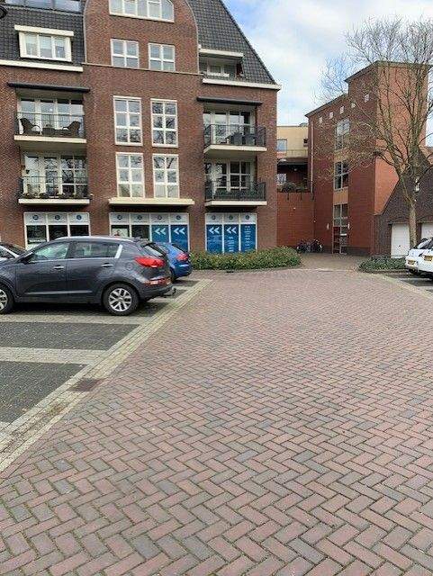 Bild 1 von 16