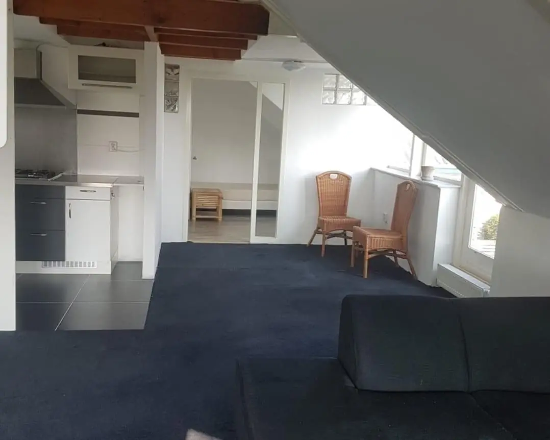 Image 2 of 10