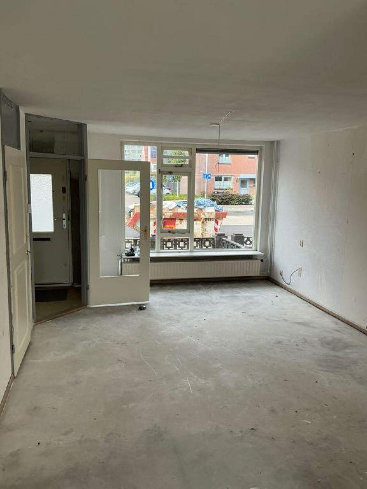 Image 4 of 9