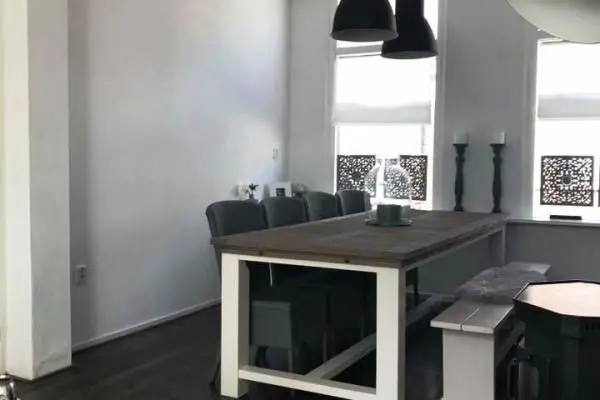 Image 4 of 16