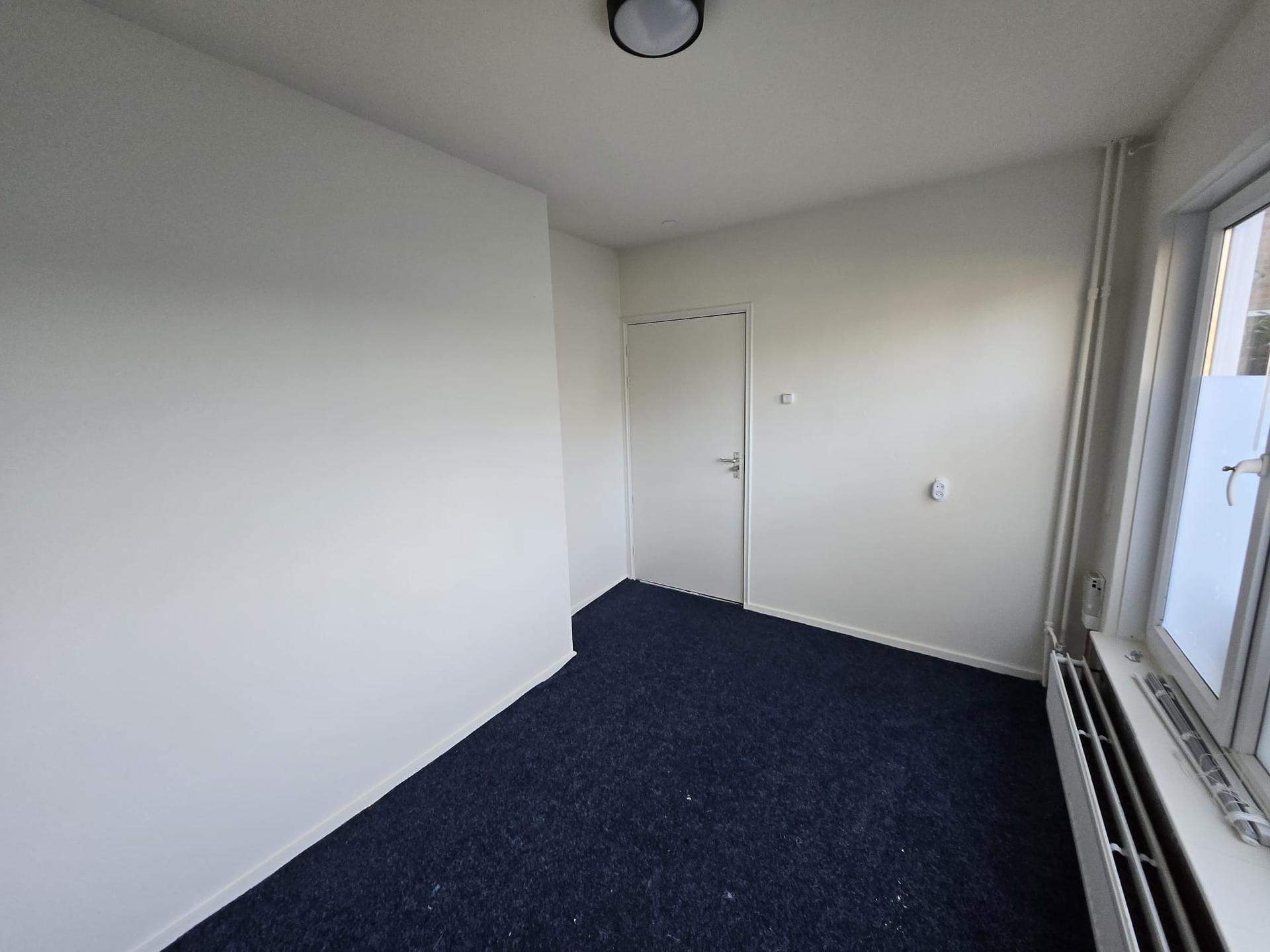 Image 3 of 4