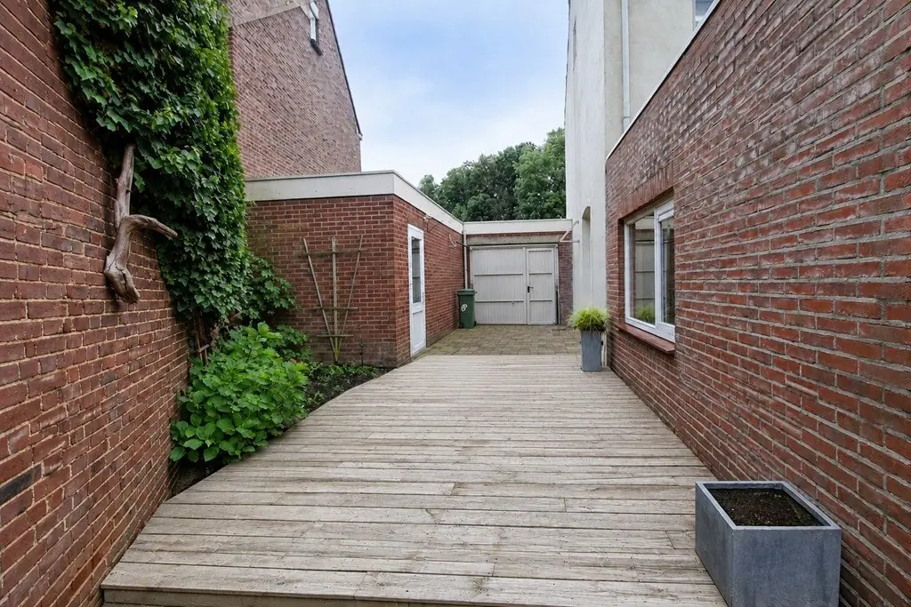 Image 4 of 15
