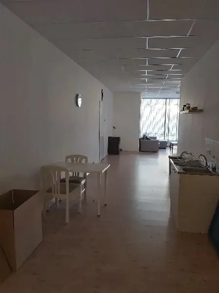 Image 3 of 7