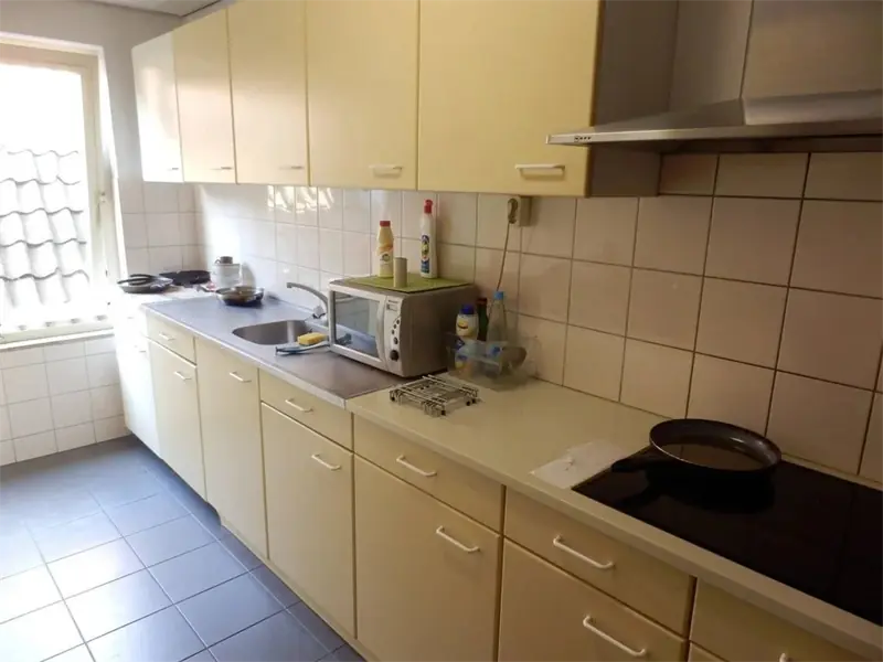 Image 4 of 10