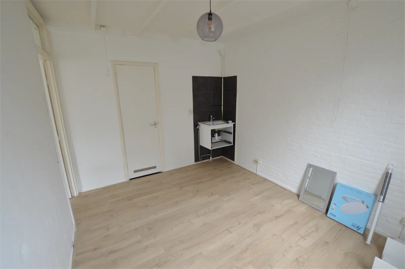 Image 4 of 9