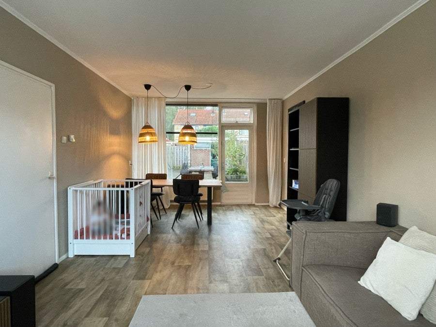 Image 2 of 10