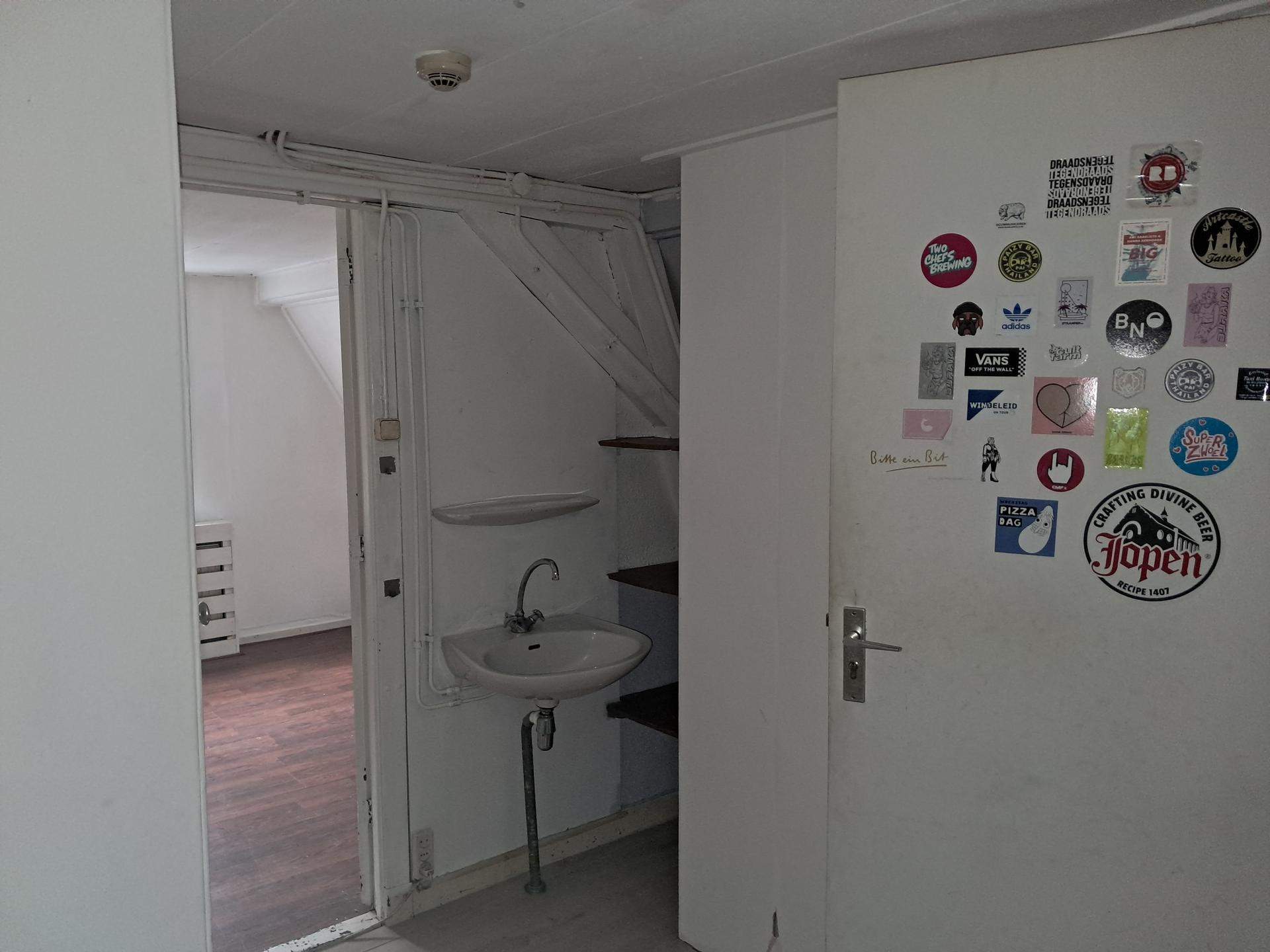 Image 3 of 4