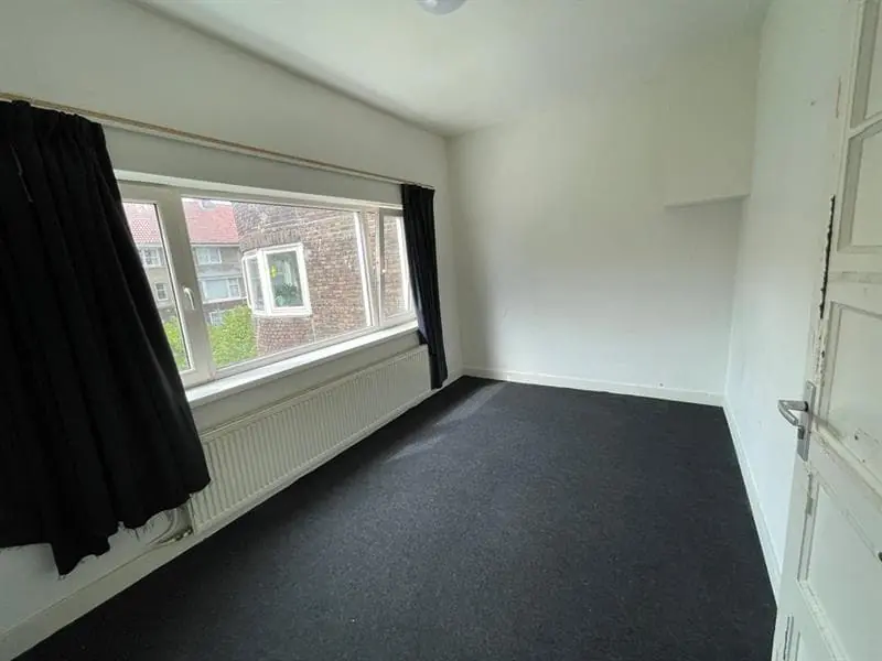 Image 4 of 6