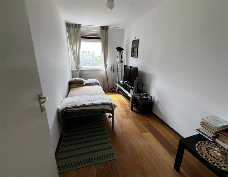 Image 7 of 8
