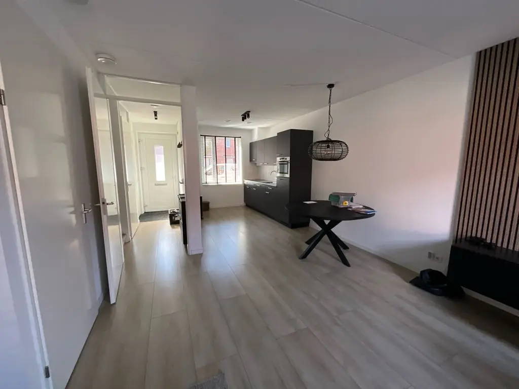 Image 4 of 10