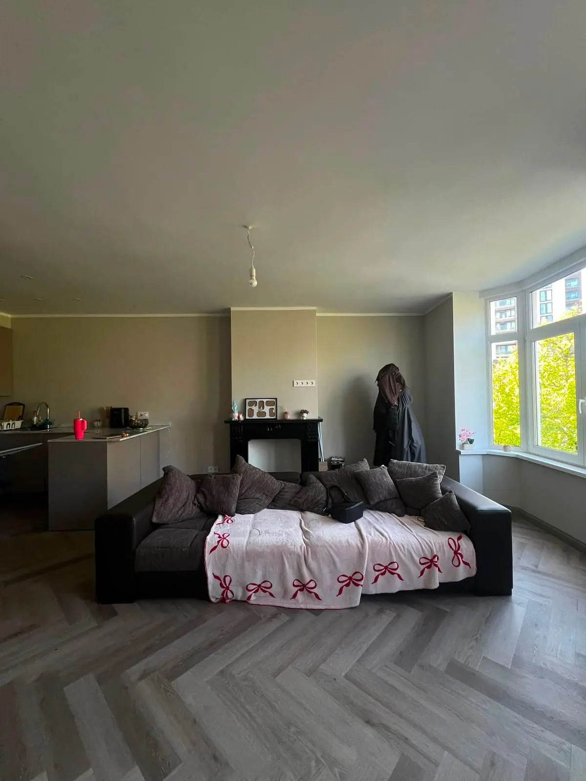 Image 4 of 10
