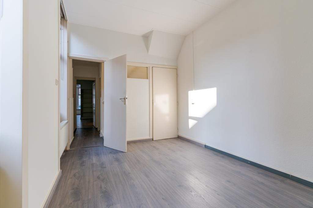 Image 2 of 25