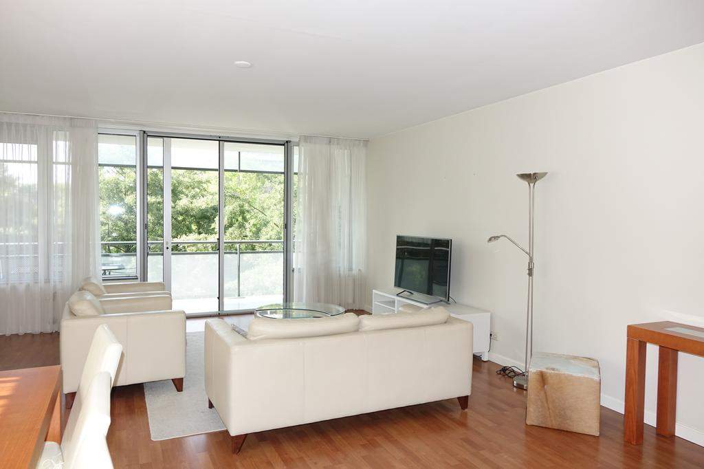 Bild 2 von 12